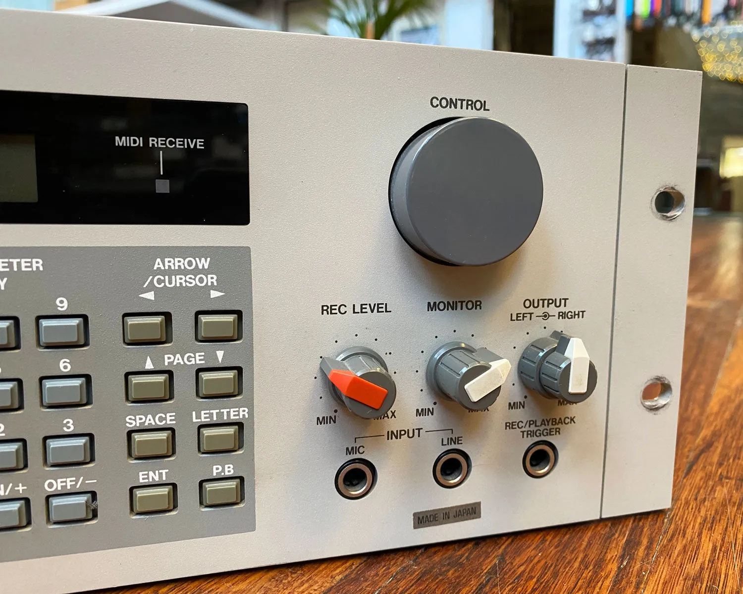 Akai S-950 Digital Sampler