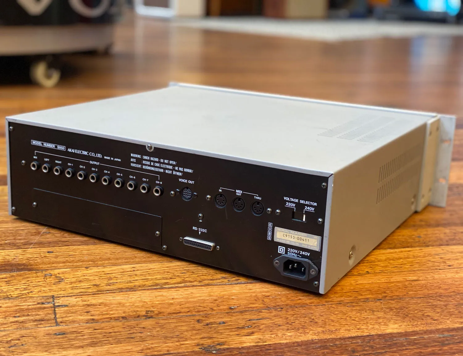 Akai S-950 Digital Sampler