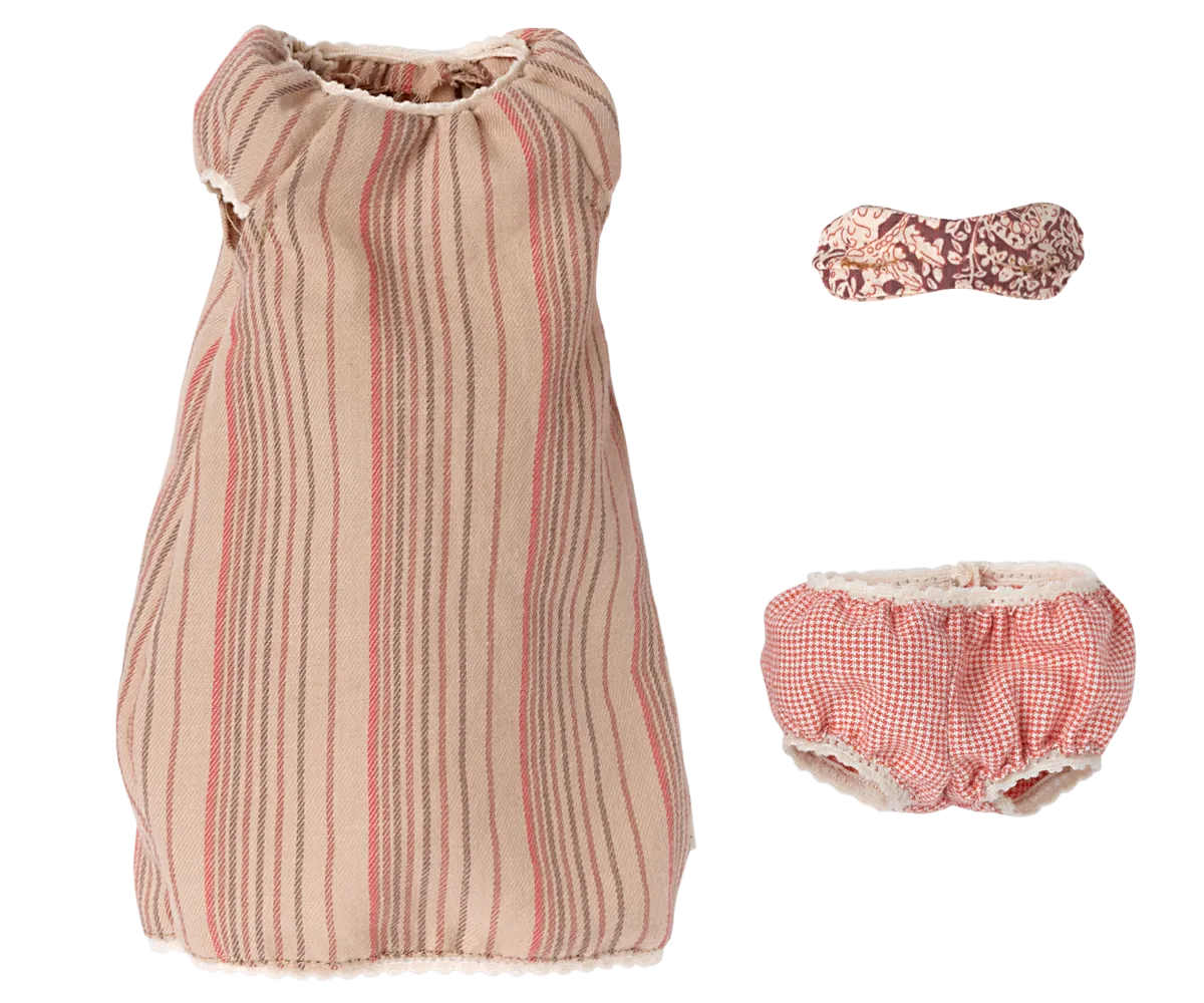 Medium Mouse in Nightgown